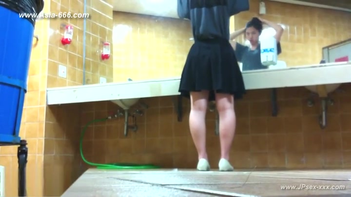 chinese girls go to toilet.62