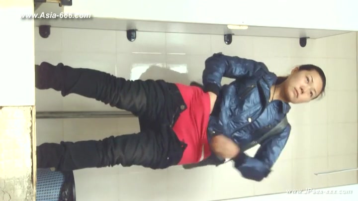 chinese girls go to toilet.24