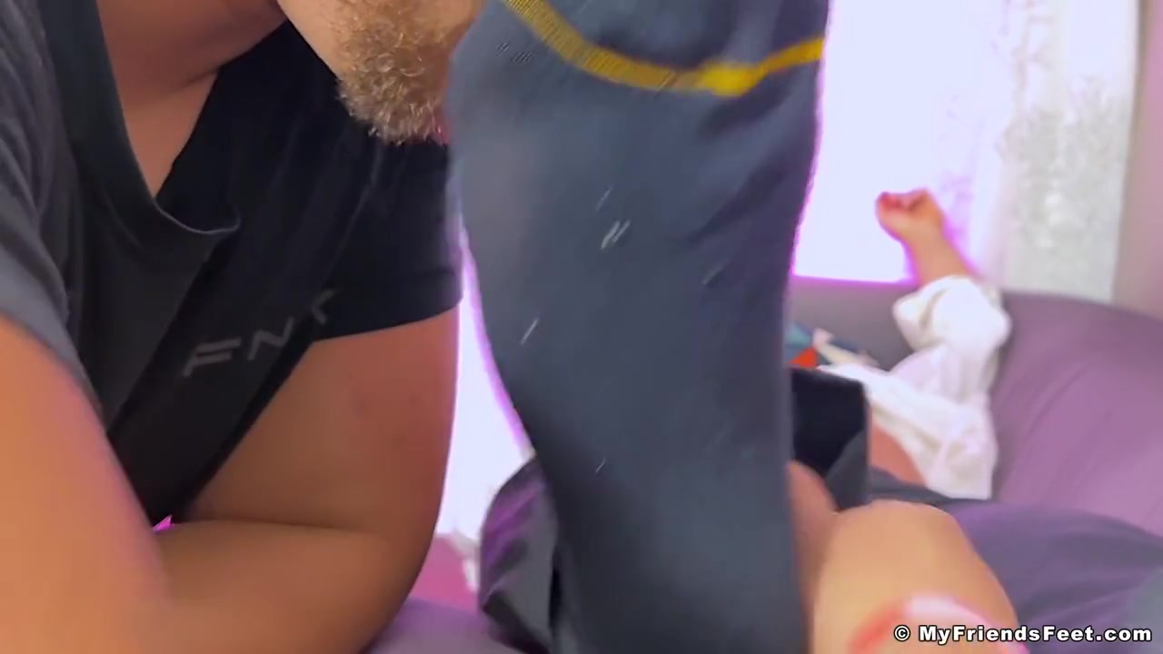 Hunk Braden Tugs His Cock While His Friend Licks His Feet