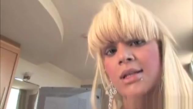 Sexy shemale Izabela shows off and cums