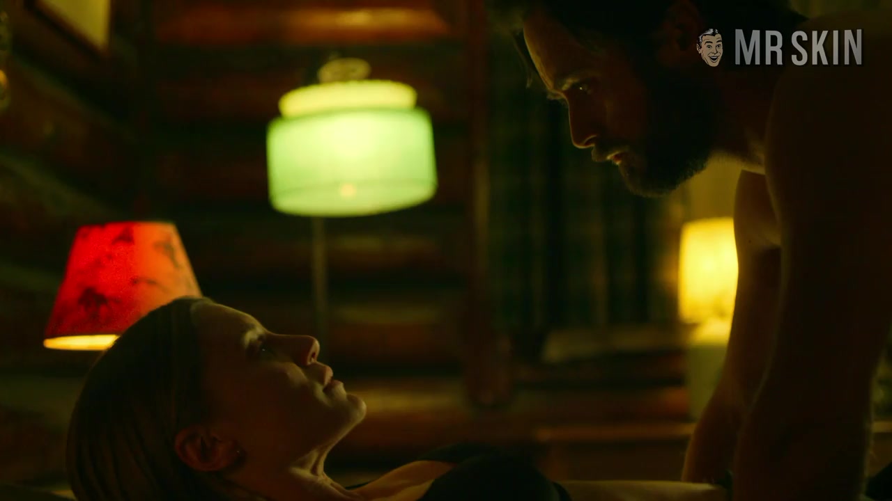 Taylor Schilling Serves Up Her Chow Hall In Orange Is The New Black - Mr.Skin