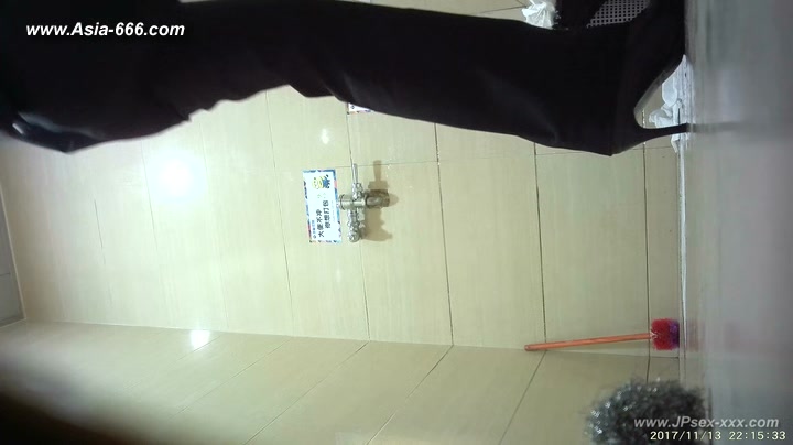 chinese girls go to toilet.121