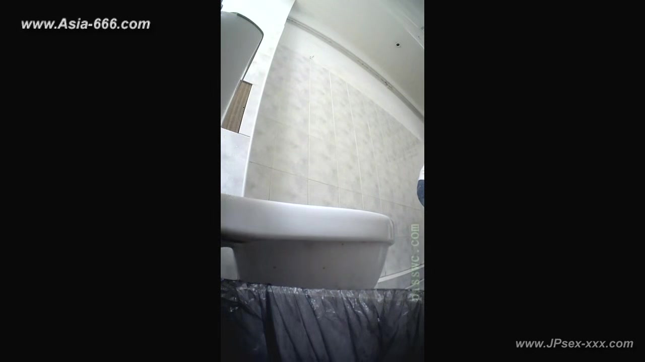 peeping blondes go to toilet.101