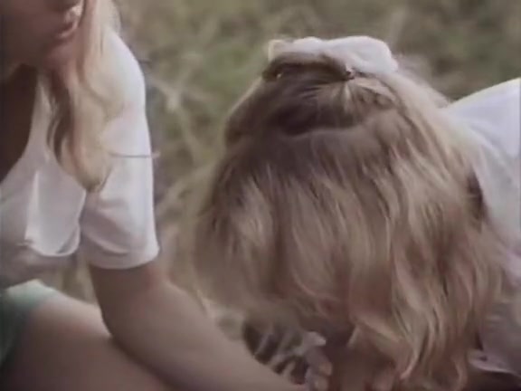 Ginger Lynn Allen, Lois Ayres, Bunny Bleu in vintage xxx scene