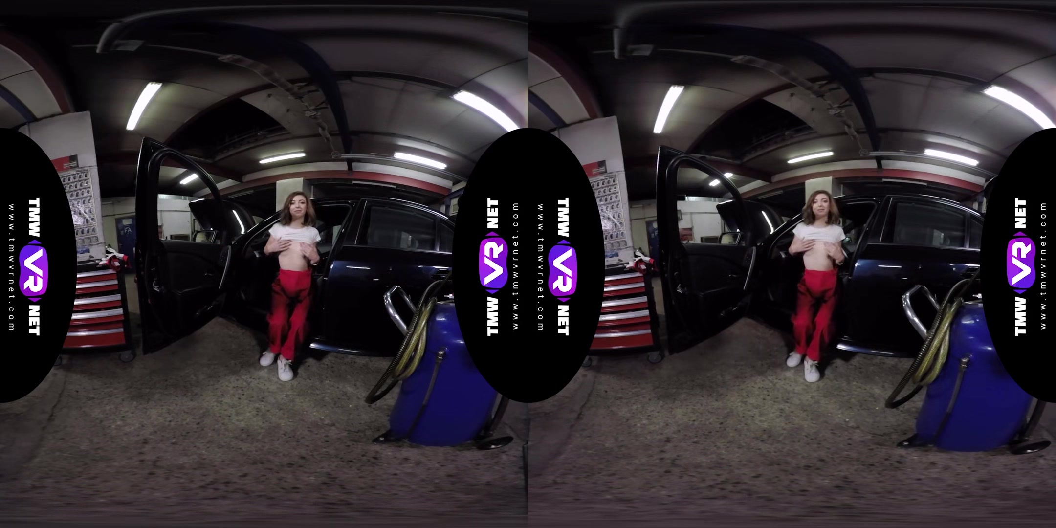 Cute Female Mechanic Plays Solo In The Car Service - Teen Solo Model Fingering