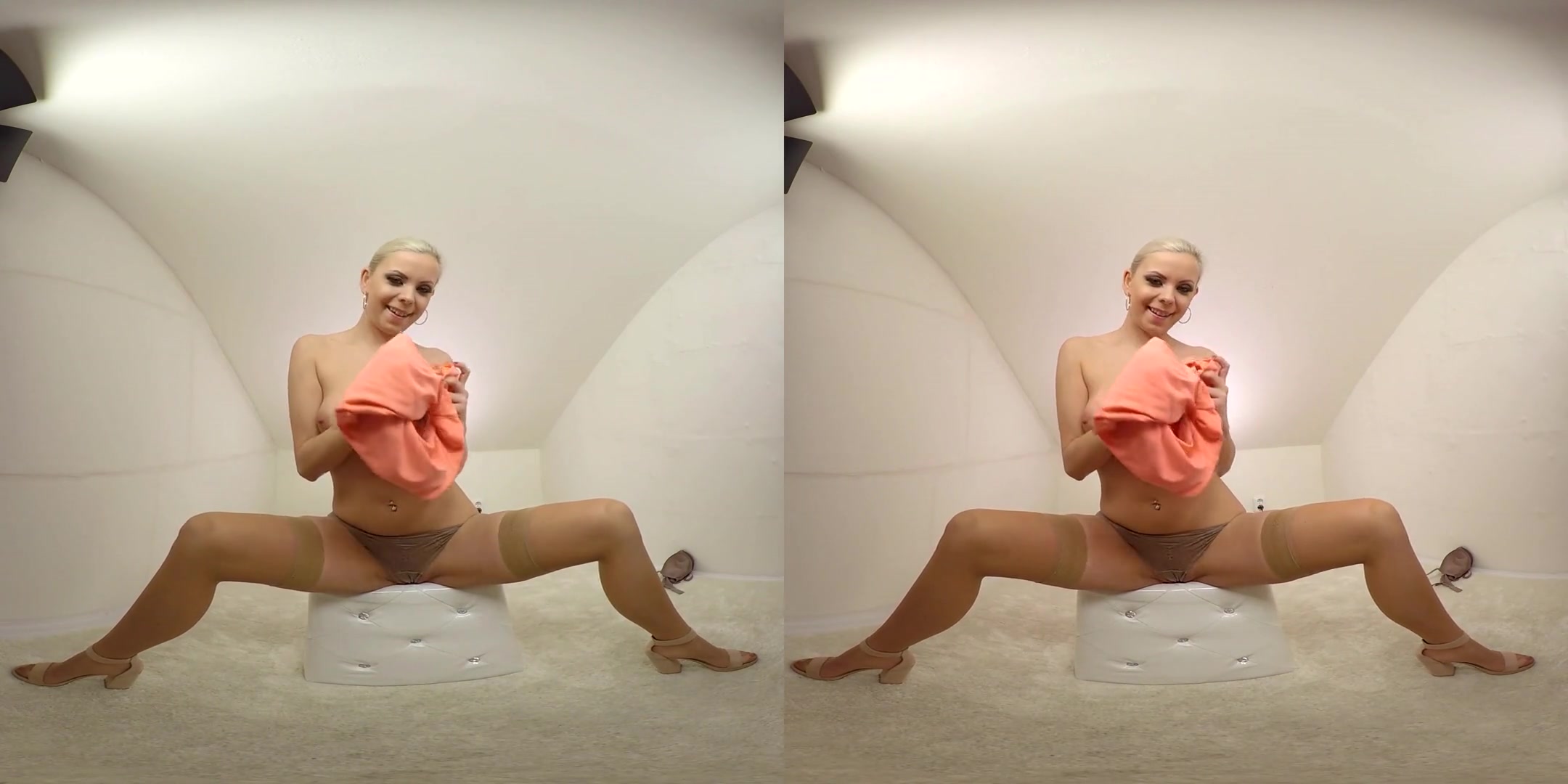 Julia Parker in Blonde Babe Julie Parker with Her Toy - BravoModelsMedia