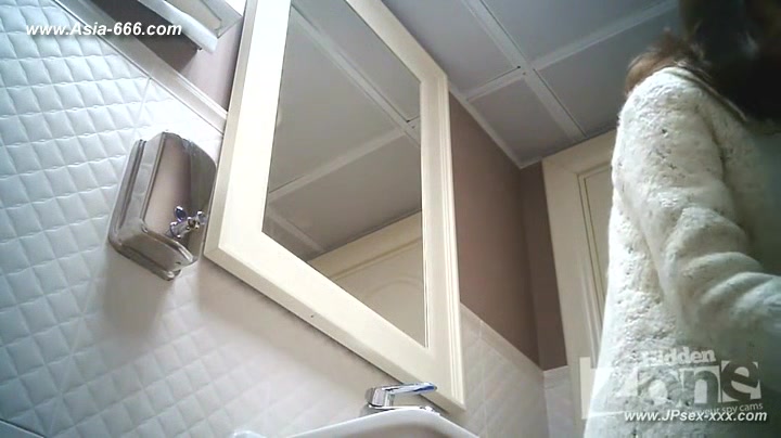 peeping blondes go to toilet.32