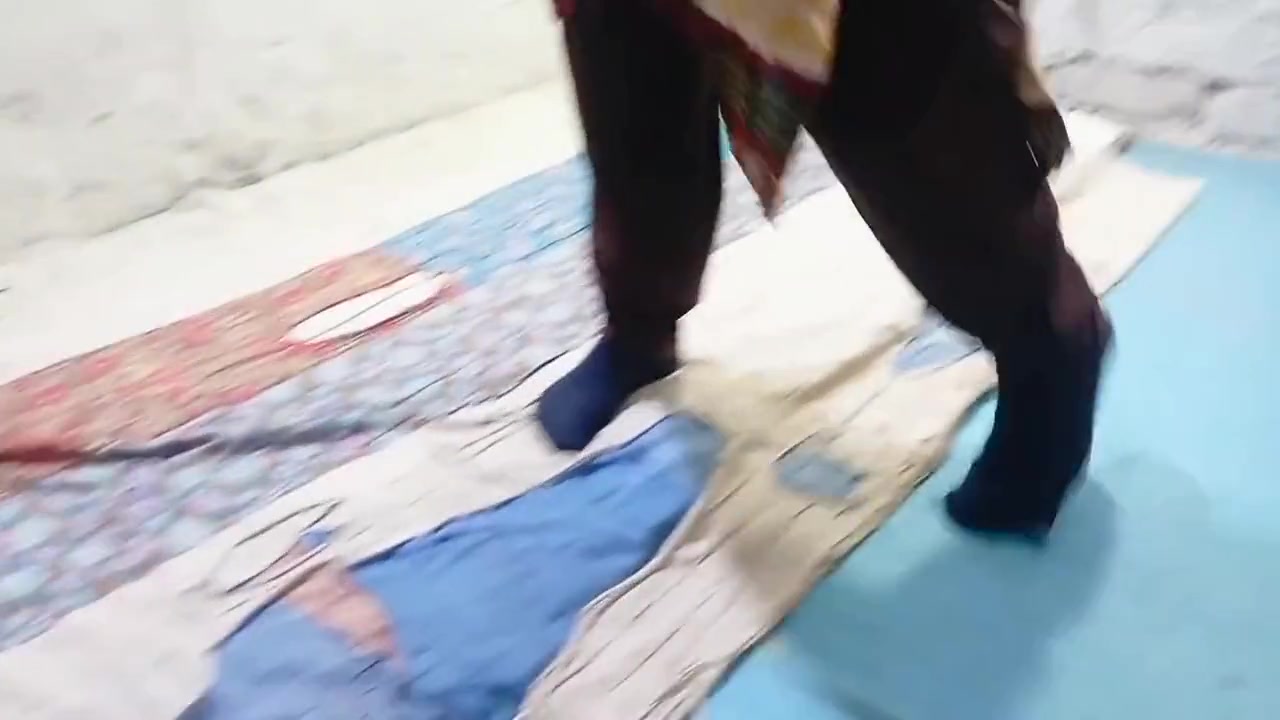 Purany Kapry Beachney Wali Ko Choda A Clothes Seller Came To My House I Lured Her And Fucked Her Ass