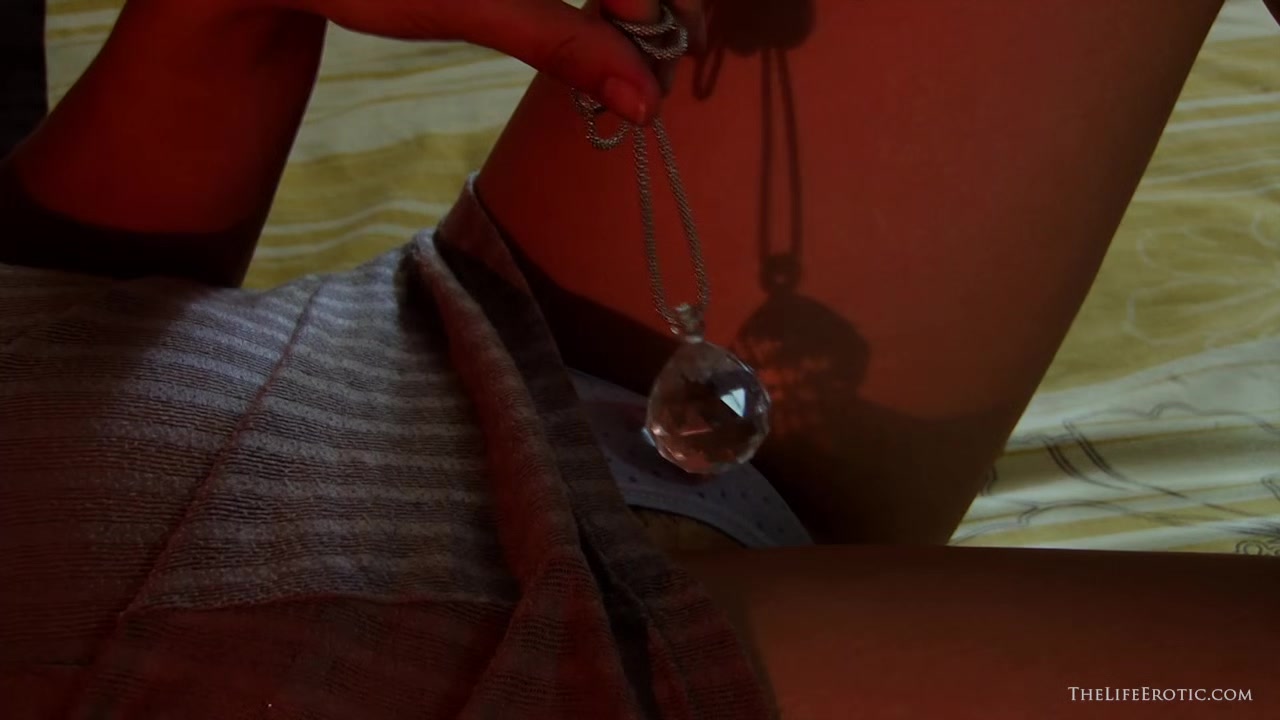 Nice Pendant 2 - Dalila - TheLifeErotic