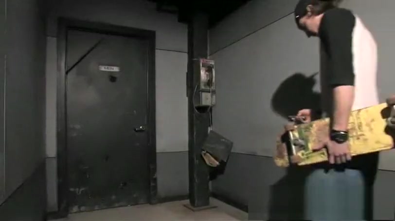 lad receives A slutty Surprise In Gasstation baths