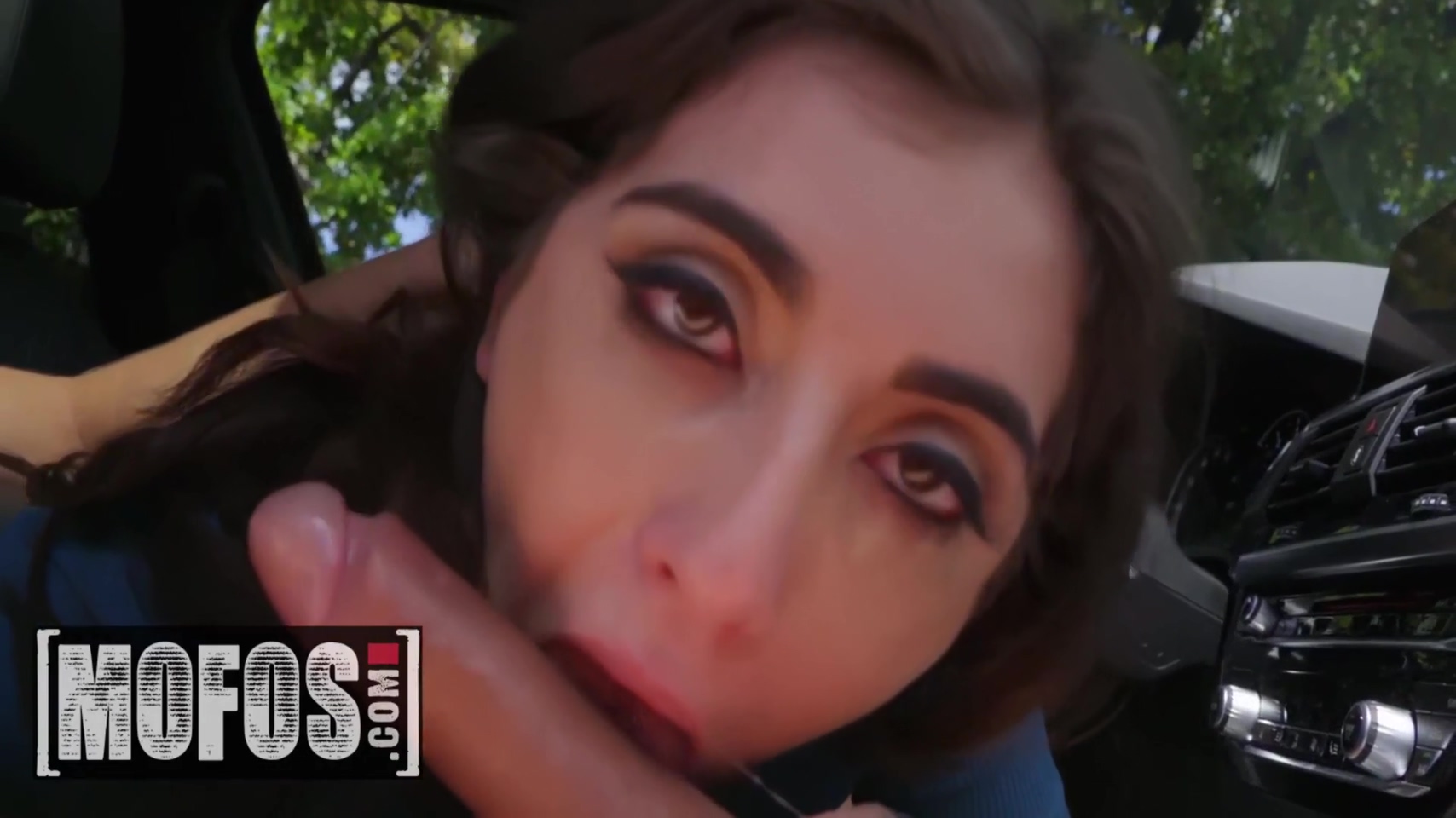 Nikki Luv - Jezebeth - A Parking Lot Of Fun 11 Min