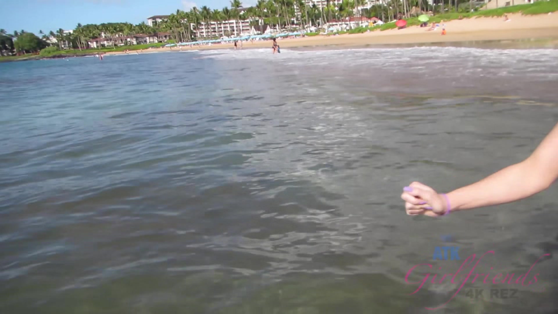 Virtual Vacation Hawaii With Sydney Cole 1/6