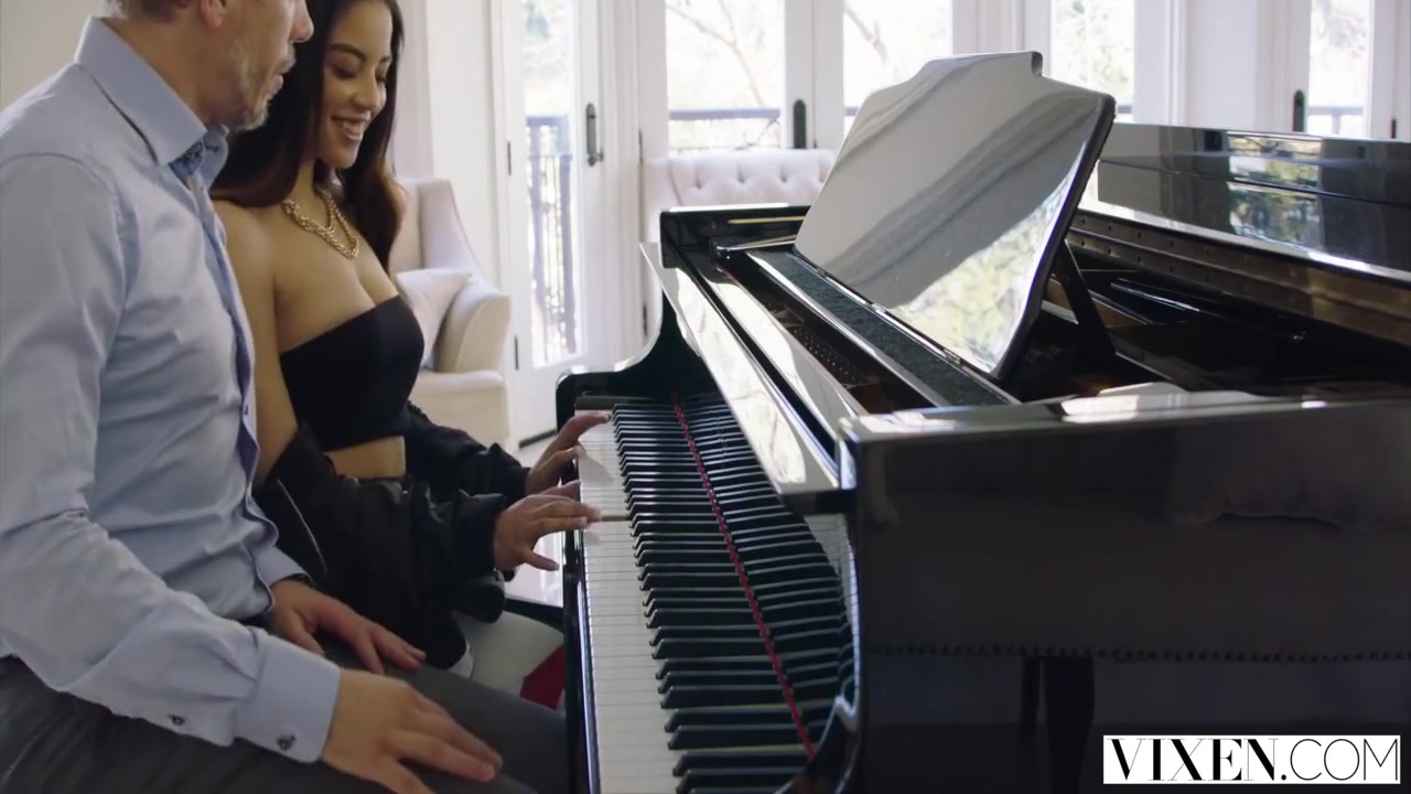 Maya Bijou In Aspiring Singer Cant Keep It Professional 12 Min