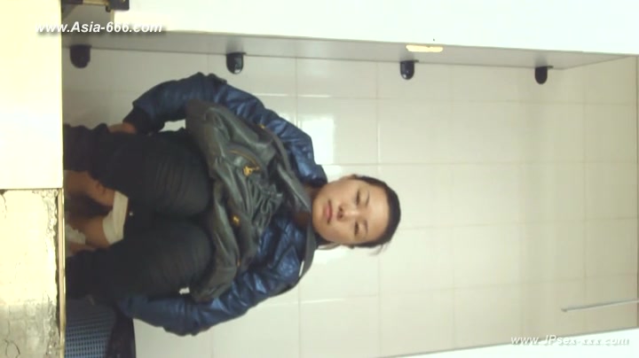 chinese girls go to toilet.24