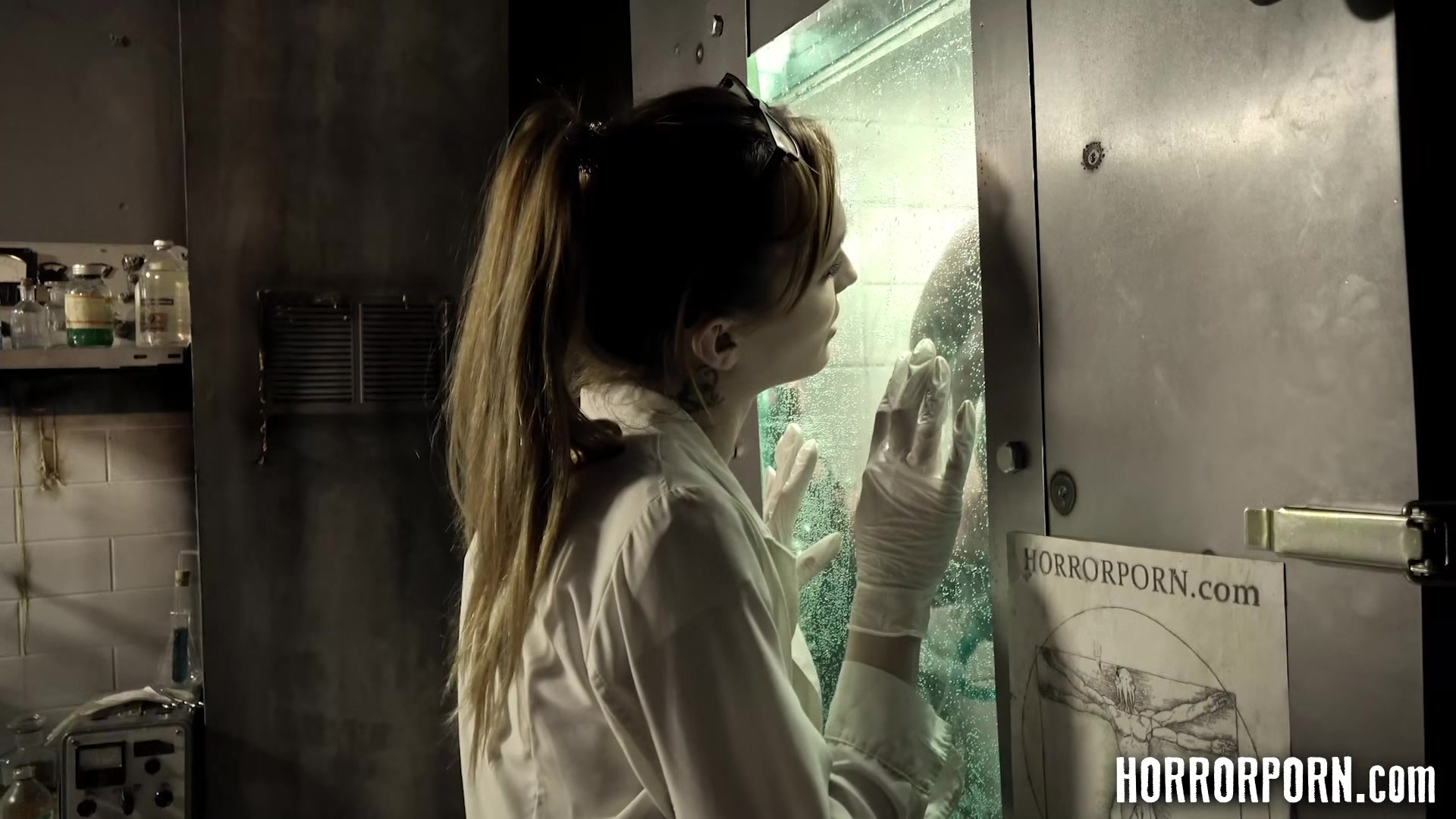 HORRORPORN The beautiful scientist fucked by a monster