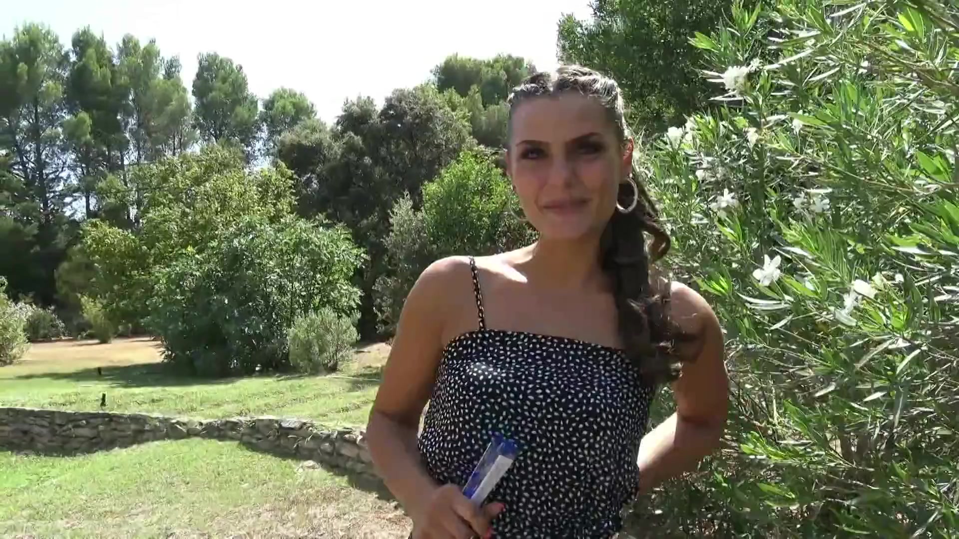 Claudia, 23, young and (very) pretty law student 18+ in Bordeaux!