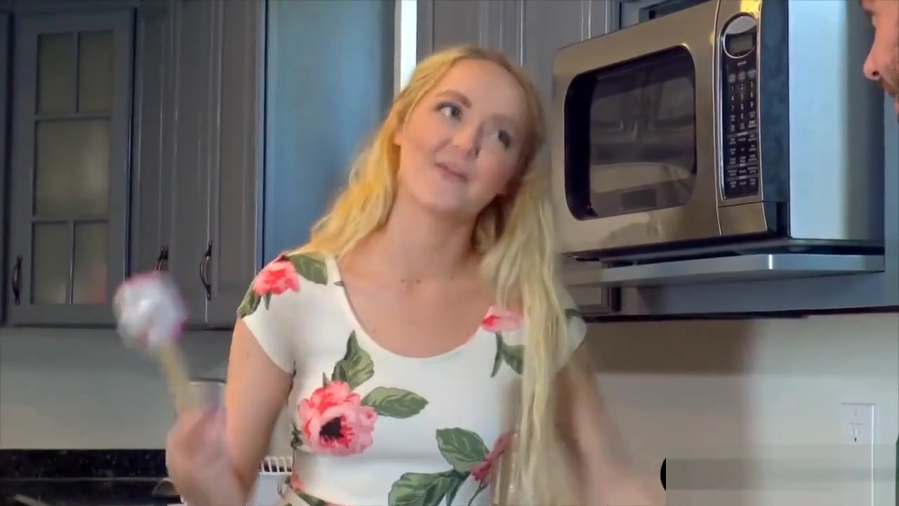 I Was Horny So I Fucked My Gfs Stepsis In The Kitchen