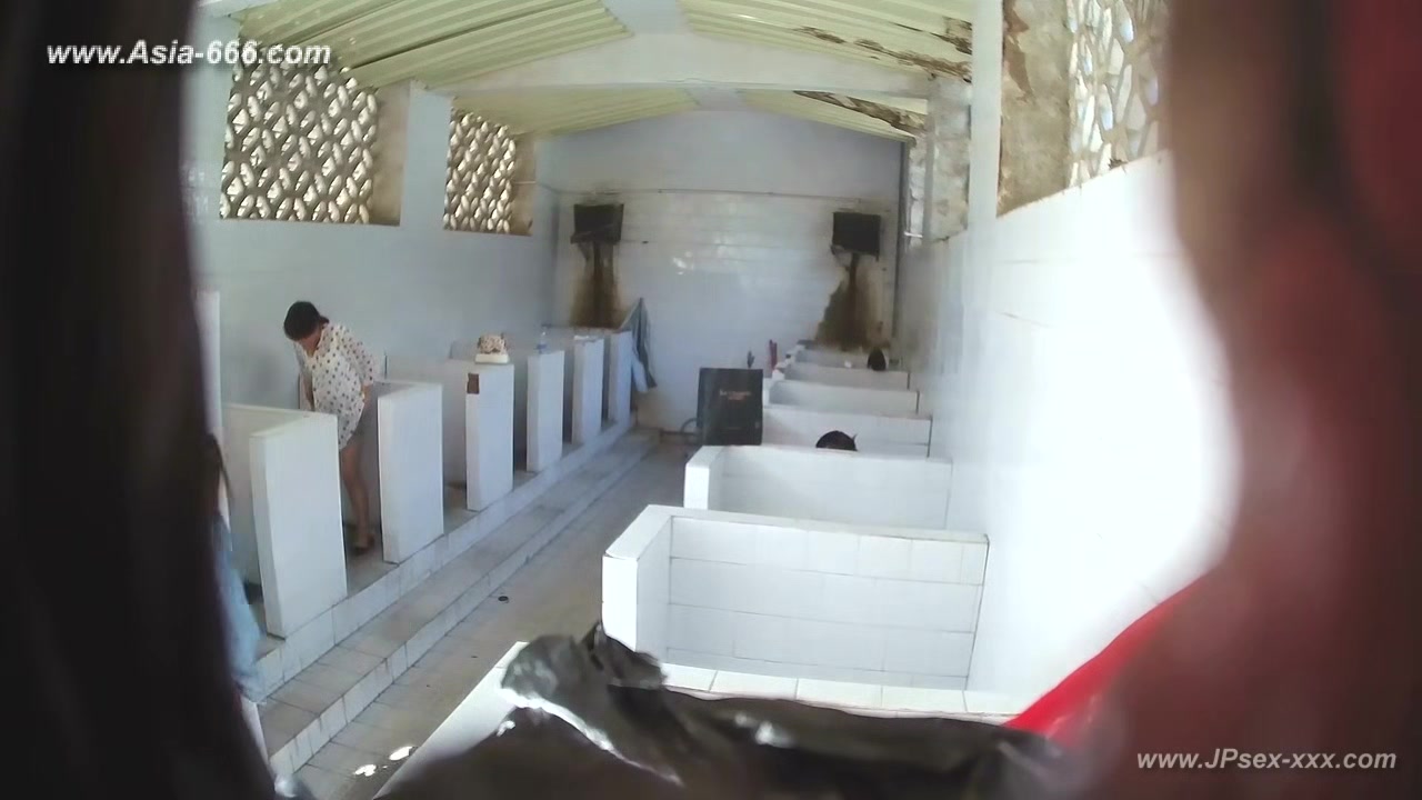 chinese girls go to toilet.306