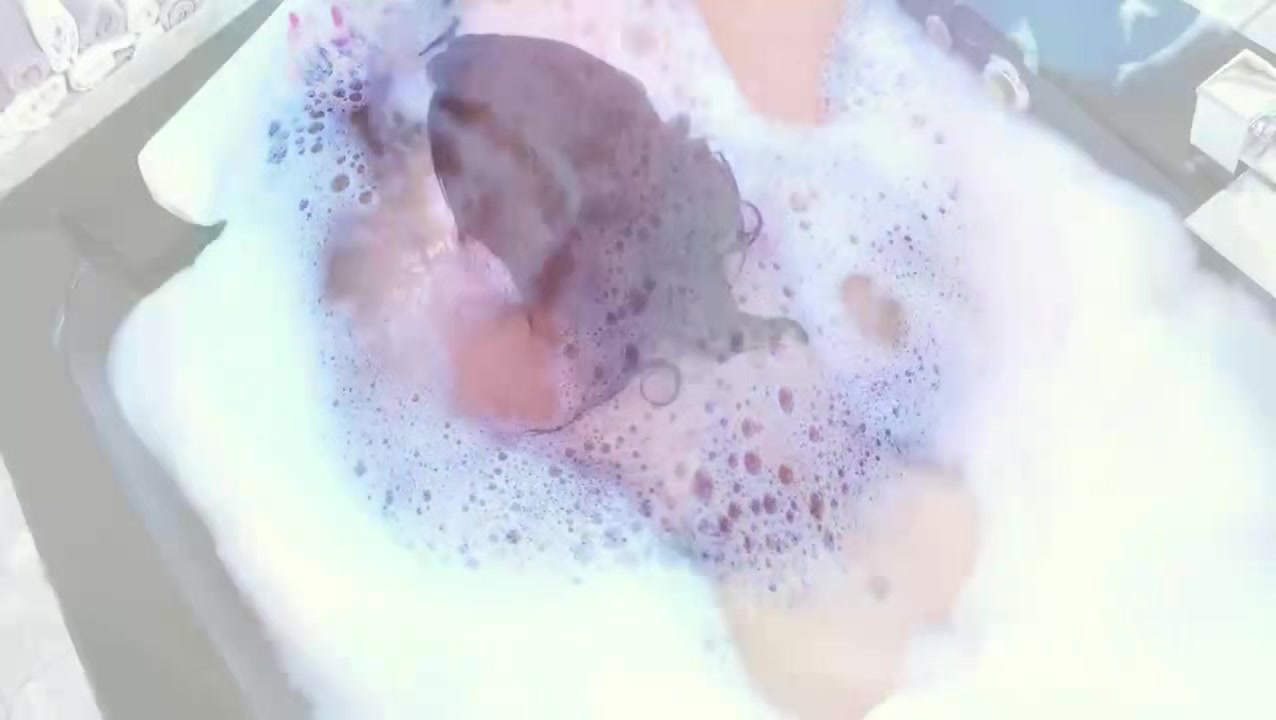 bathing with Kissa Sins