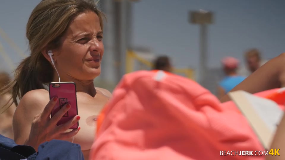 Super Sexy Milf - BeachJerk