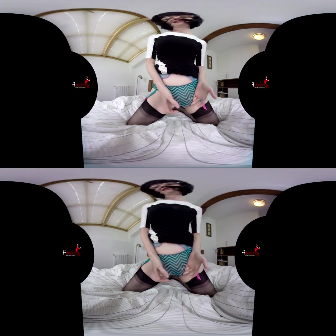 Naughty Julia in Smokin Hot Panties in Virtual Reality - FFStockings
