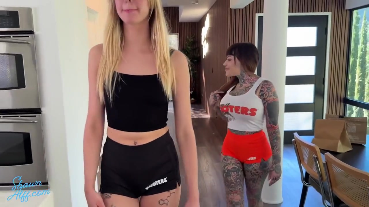 Hooters Home Delivery Pov Bgg 3some With Hooters Waitress, Tiger Lilly And Shawn Alff