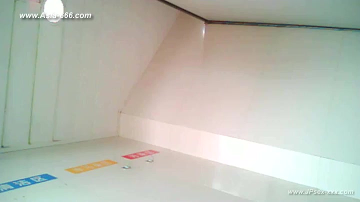 chinese girls go to toilet.73