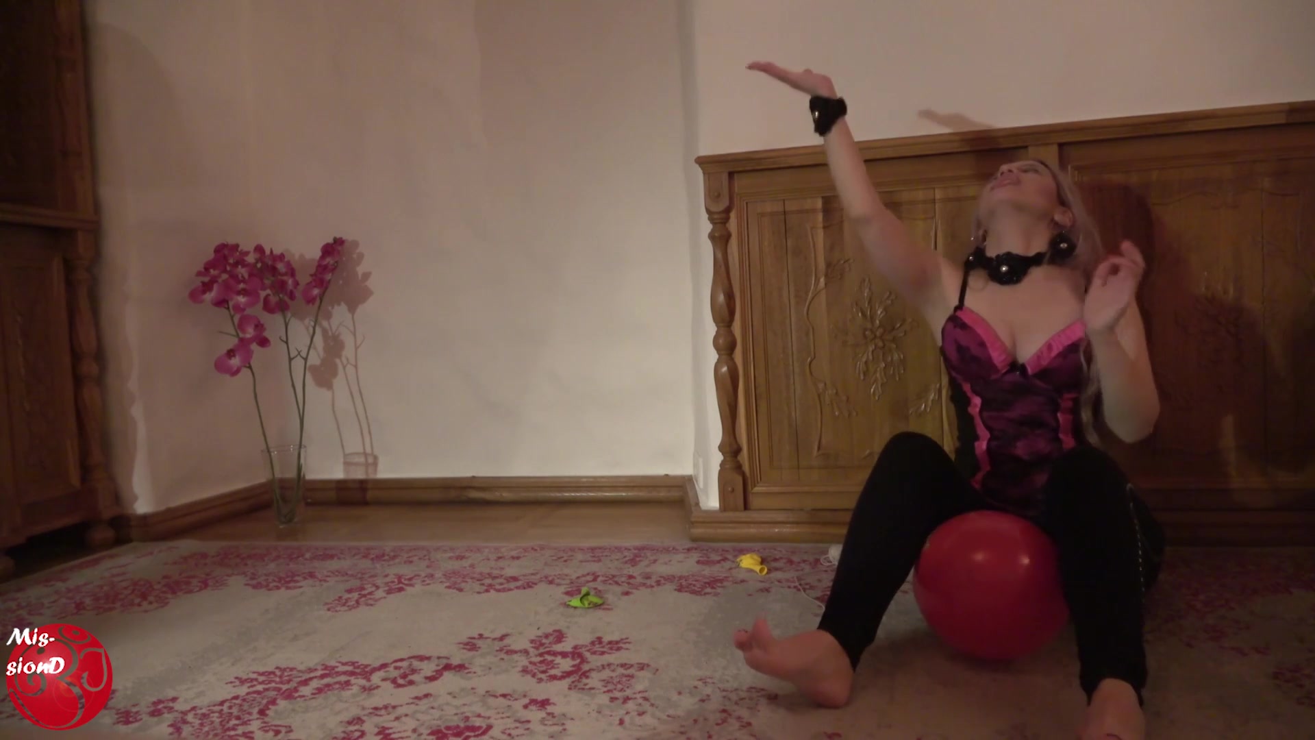 Blonde Plays With Balloons - Sex Movies Featuring Findom Goaldigger