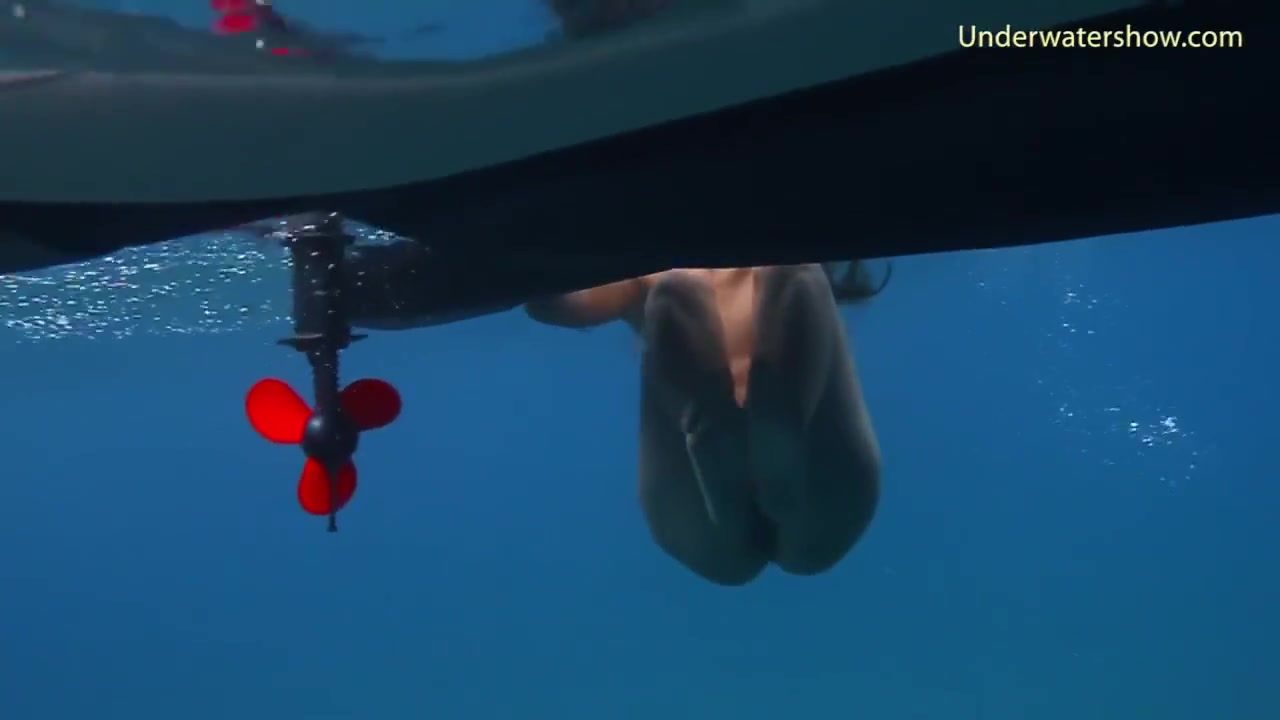 Enjoy Thick Chicks Underwater Lesbians