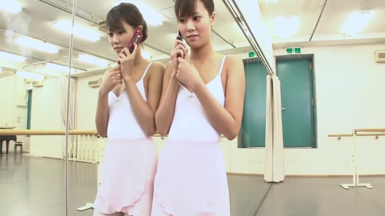 Julia Reaves - Flexible Ballet Dancer Takes Care Of Three Hot Rods At The Same Time 79 Min