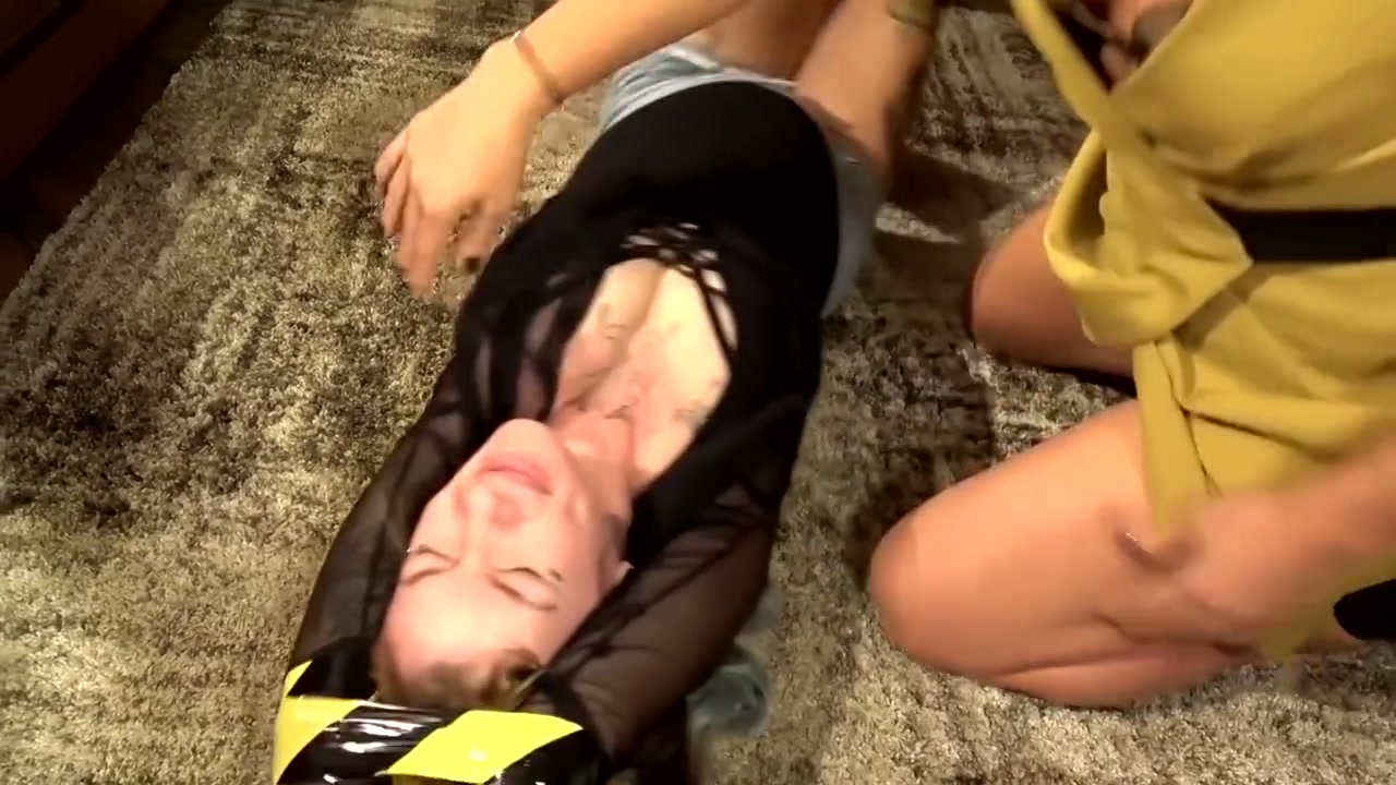 Sexy Lesbian Facesitting