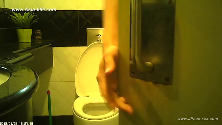 peeping taiwan girls go to toilet