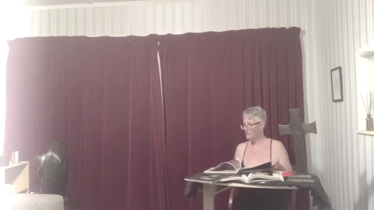 Reading Rude Books Leads To Dripping Creampie For Littlekiwi