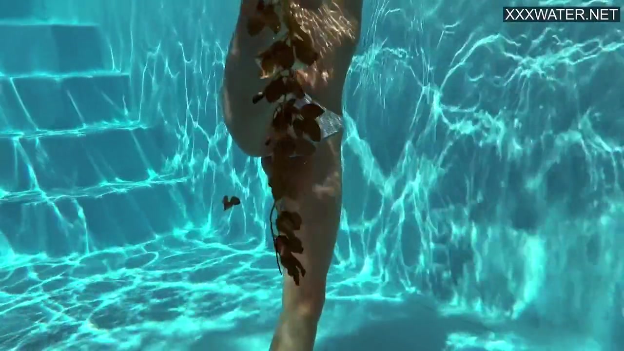 Mia Split - Russian Gymnast Swimming