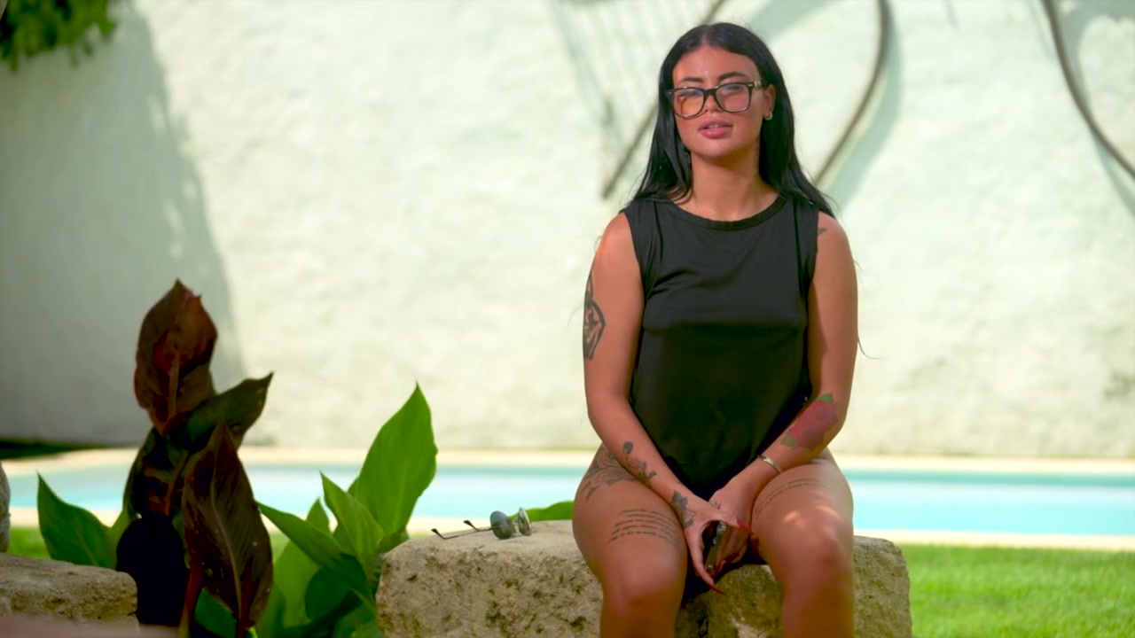 Pénélope Chic, 39 years old, physiotherapist in Béziers! - Jacquie et Michel TV