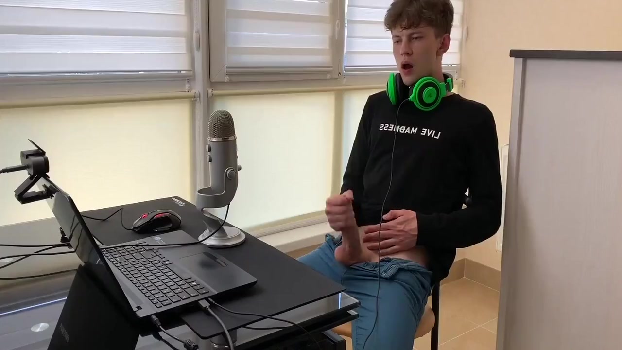 Handsome Jock Wanking His Fat Cock Until The Balls Are Drained / Perfect Dick Size / Sweet Boy / Top 5 Min