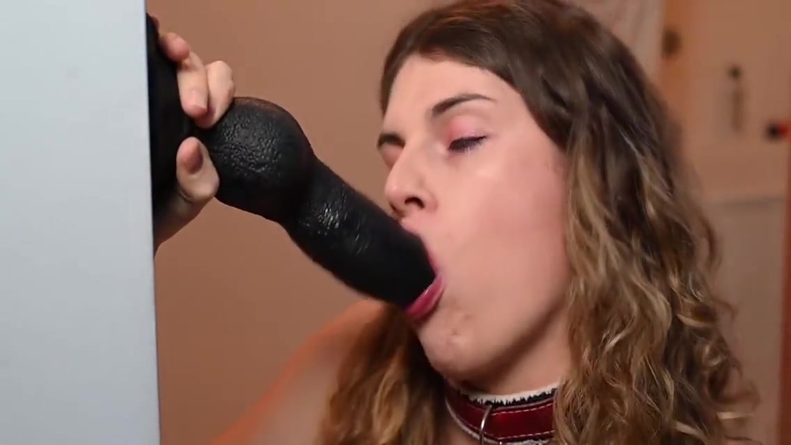 Zeta Paws Dildo Deepthroat 4 Min