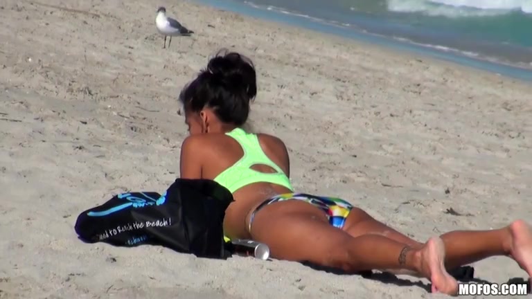 Guy found this sexy girl on beach and she got anal fucked