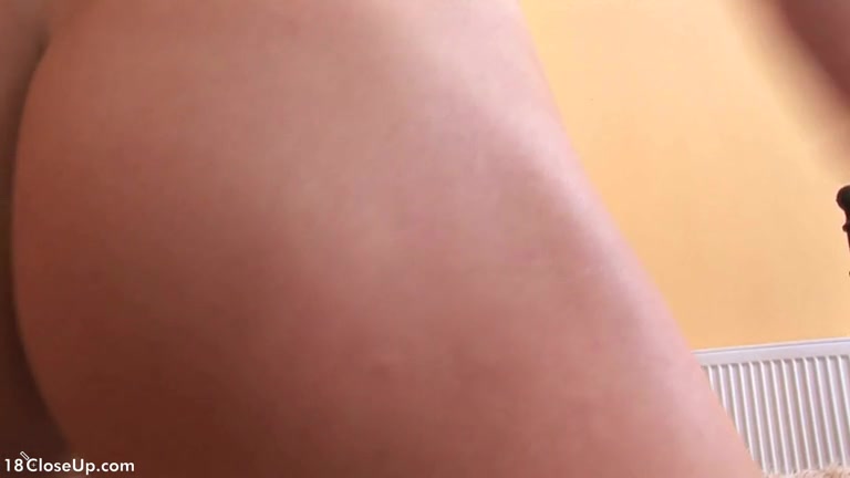 Amateur Shows her Pussy and Ass