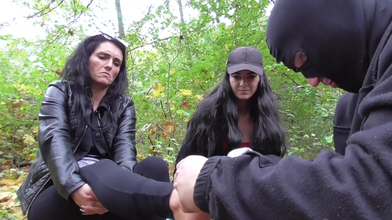 Feet smell during the trip by Foot Girls