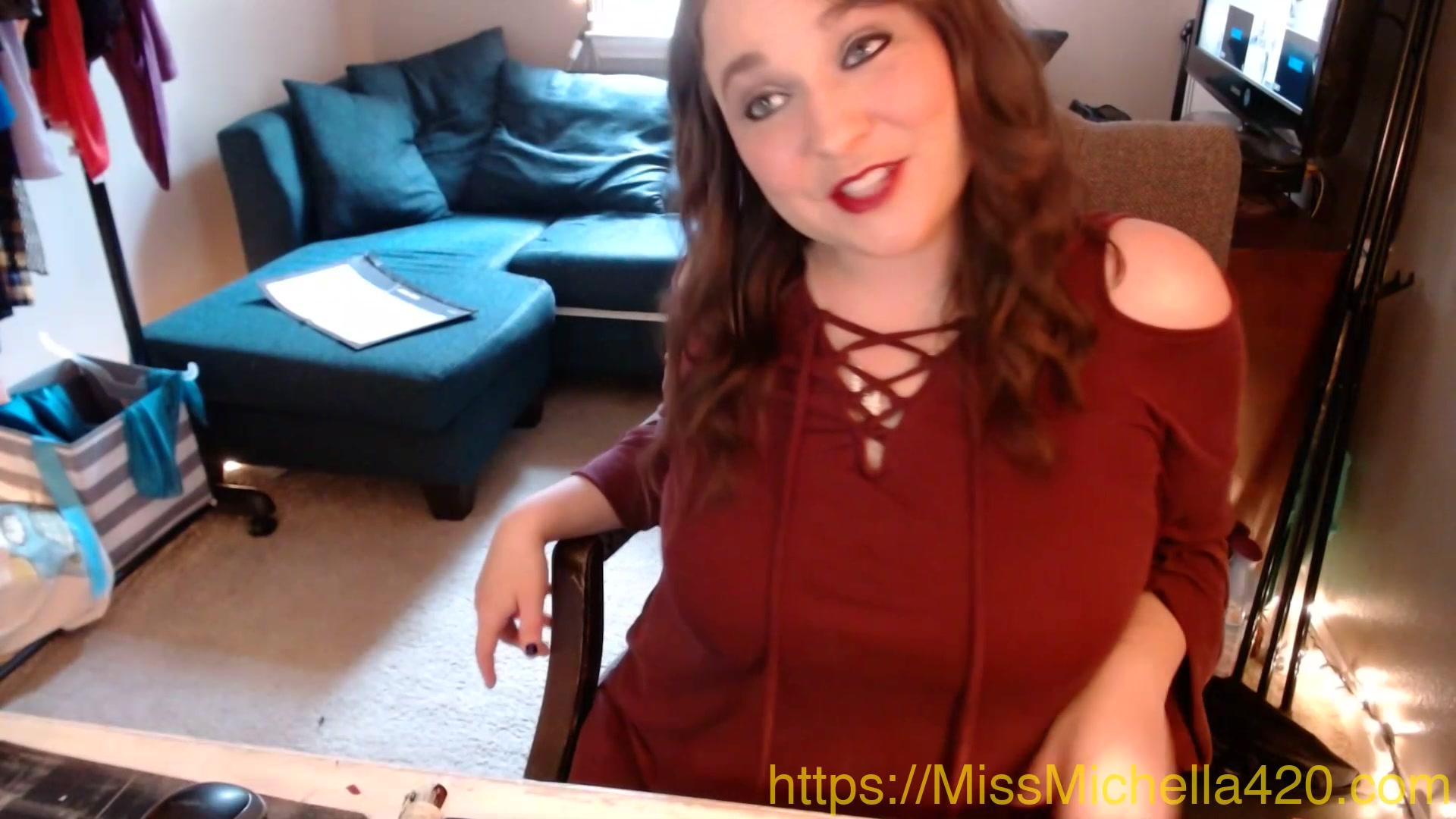 Worshipping Your Mistress Is Always The Best Way To Get Her Attention - Missmichella420