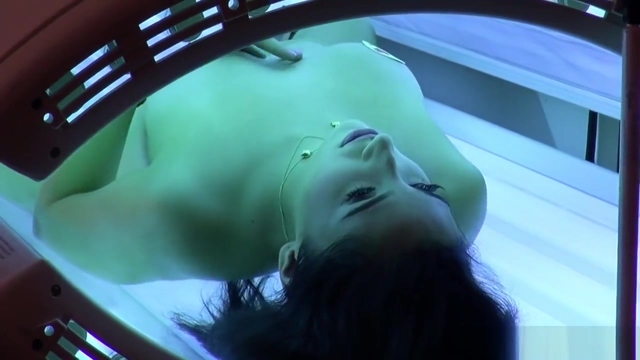 Pov stepsis rubs in sun bed