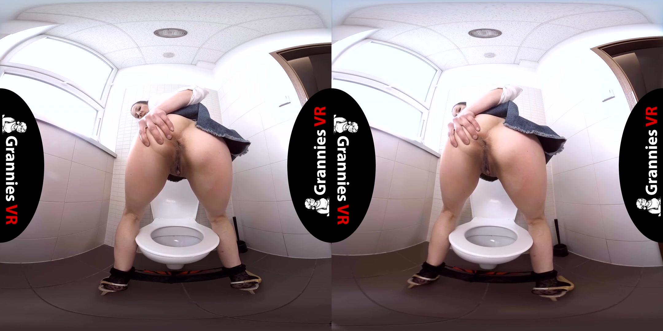 Valentina Ross Solo in Toilet - Mature Granny Fingering