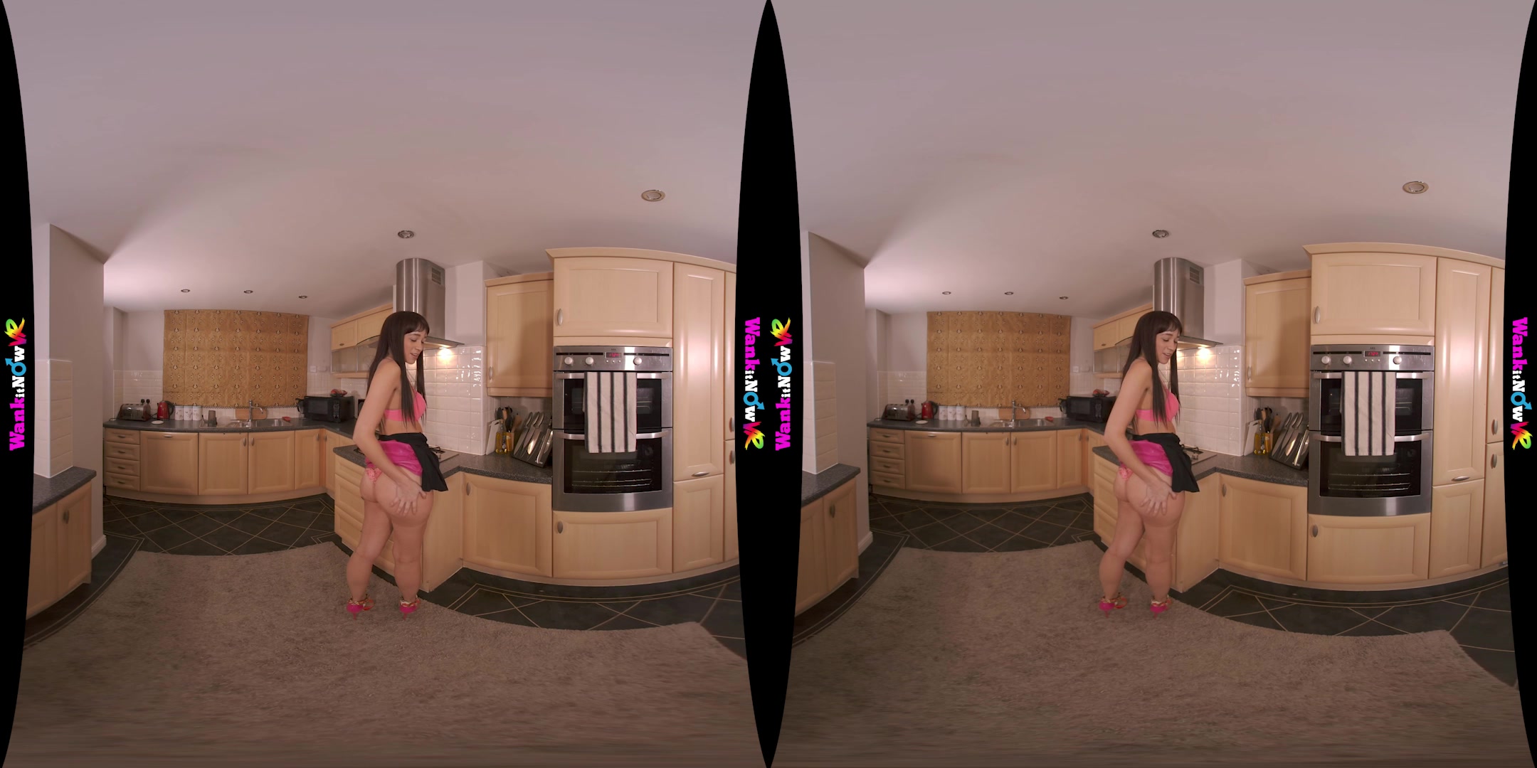 Heating Up featuring Tracy Rose - WankitNowVR