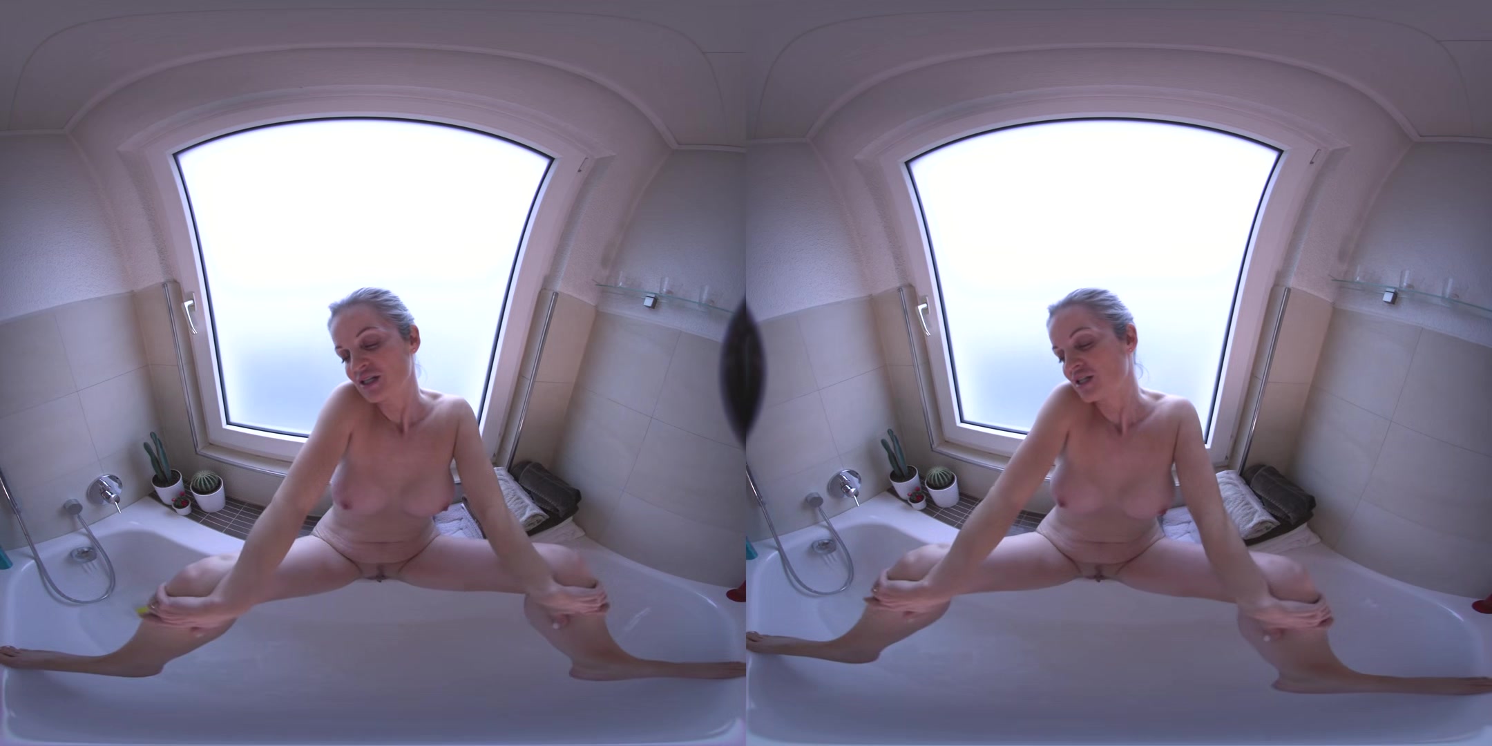 Play In The Bath - Sabdeluxe - Vr Porn Video