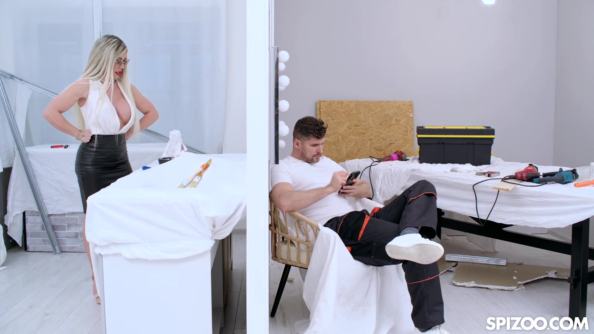 Curvy Babe Carla Boom Gives A Wild Ride To Her Horny Employee