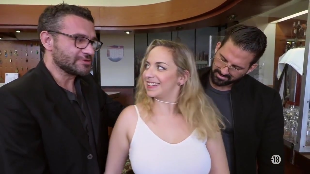 Lhotel Du Fruit Defendu Cast Louane Clark Lorenzo Viotta, Doryan Marguet With Ania Kinski, Phil Hollyday And Holly Day