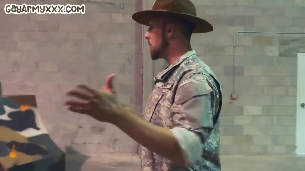 Army Stud Gets Fucked By Military Elder In Shower After