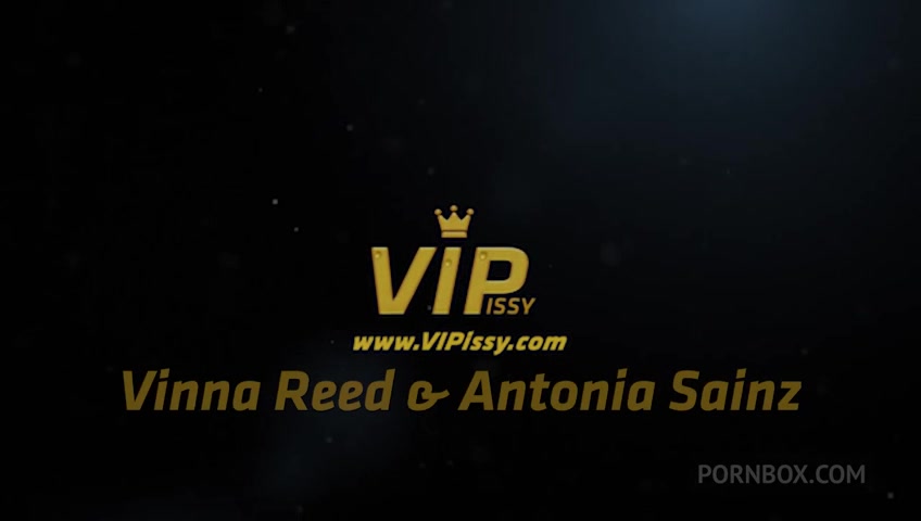 Bathroom Bliss with Antonia Sainz,Vinna Reed by VIPissy - PissVids