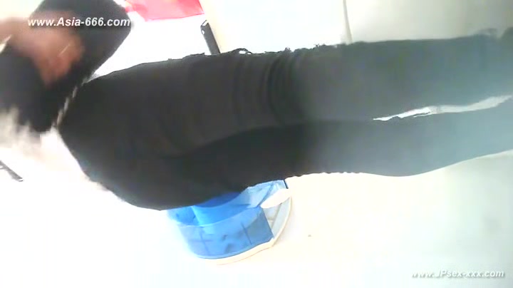 peeping thai girls go to toilet.5